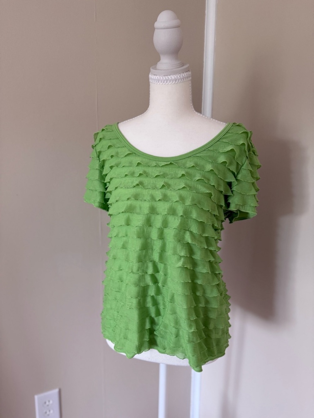 Vintage Y2K Green ruffle top short sleeves scoop neckline slinky brand M - Picture 3 of 10
